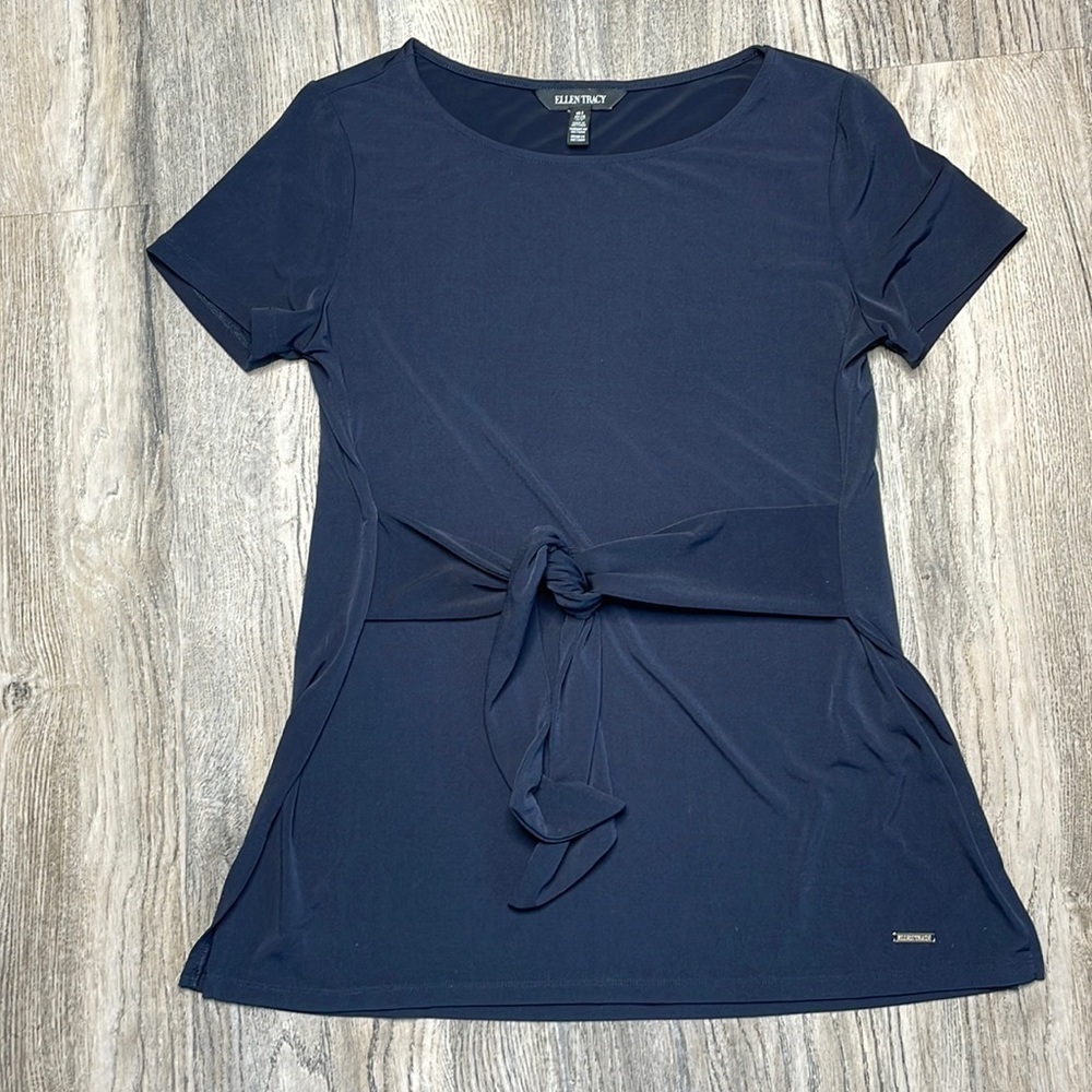 Ellen Tracy Navy Blue Short Sleeve Crewneck Blouse with tie waist, size small